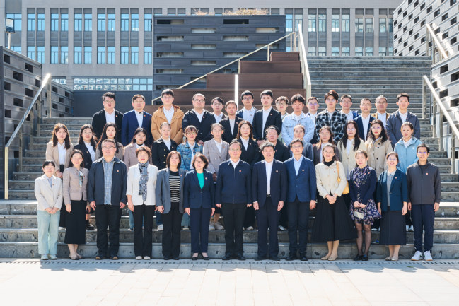 务实奋进，向光而行，做奔涌向前的上电人——我校召开2024—2025学年新进教职工“教师发展赋能+”岗前培训